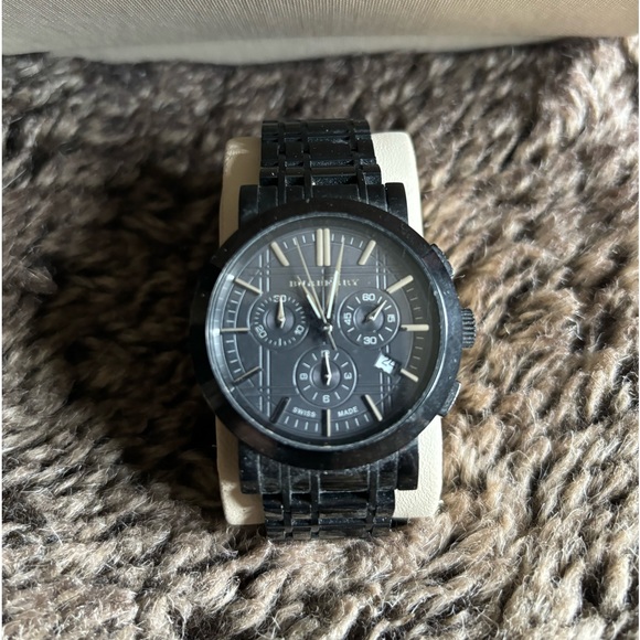 Burberry Swiss Made Heritage Chrono Black Stainless Steel Men's Watch 40 mm - Picture 3 of 5